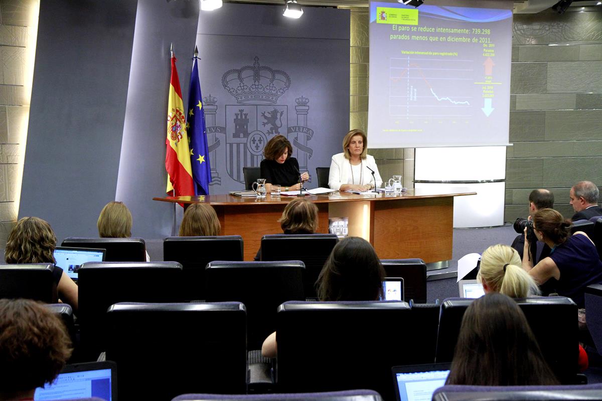 5/08/2016. Consejo de Ministros: Sáenz de Santamaría y Báñez. La vicepresidenta del Gobierno en funciones, Soraya Sáenz de Santamaría, y la ...